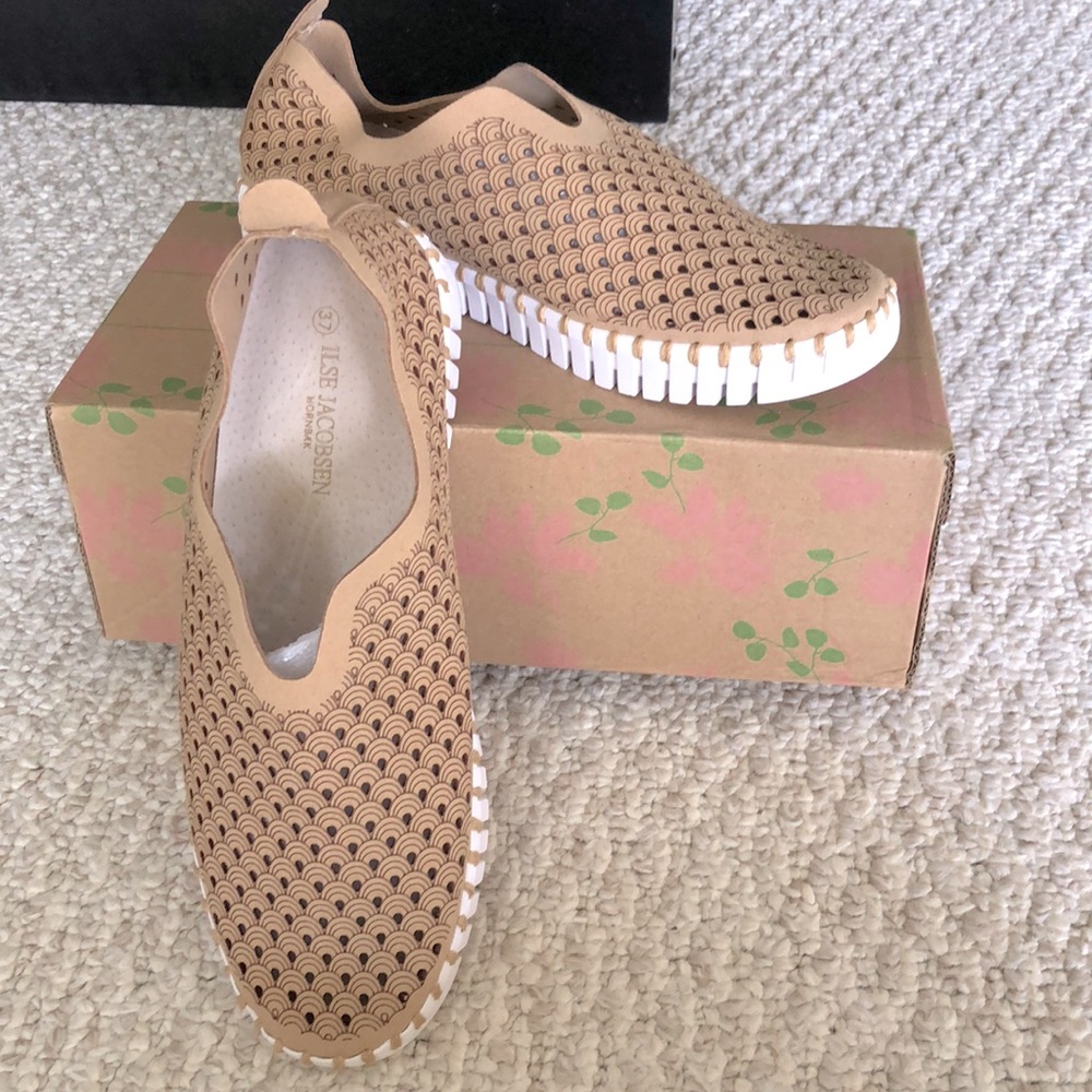NIB Ilse Jacobsen Tulip Flats in Latte Size 37